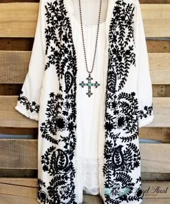 A&A What's New AHB EXCLUSIVE: Beauty Within Cardigan - White/Black