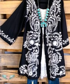 A&A What's New AHB EXCLUSIVE - Beauty Within Cardigan - Black/White