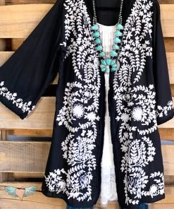 A&A What's New AHB EXCLUSIVE - Beauty Within Cardigan - Black/White