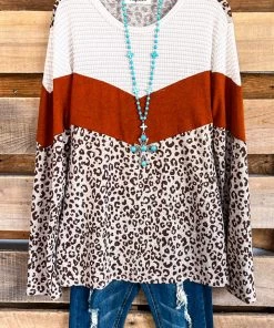 Haptics Devotion Of Emotion Light Summer Sweater - Oatmeal/Rust