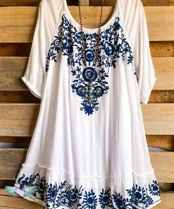 A&A What's New AHB EXCLUSIVE: Temperature Rising Tunic - White