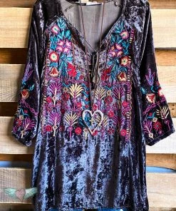 A&A AHB EXCLUSIVE: Captive Thoughts Velvet Top What's New