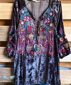 A&A AHB EXCLUSIVE: Captive Thoughts Velvet Top What's New