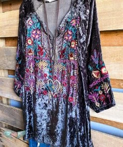 A&A AHB EXCLUSIVE: Captive Thoughts Velvet Top What's New