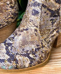 Very G What's New A Kiss Walking Booties - Gold