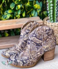 Very G What's New A Kiss Walking Booties - Gold