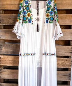 A&A AHB EXCLUSIVE: Way To The Top Cardigan - White