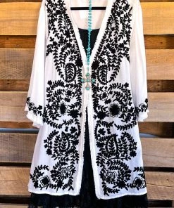 A&A What's New AHB EXCLUSIVE: Beauty Within Cardigan - White/Black