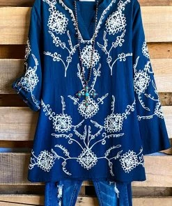 A&A AHB EXCLUSIVE: Beauty Bloom Top - Navy What's New