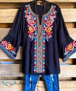 Andree AHB EXCLUSIVE: Waltzing Wonder Top - Black What's New