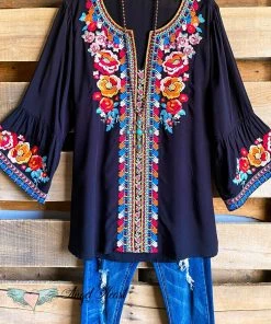 Andree AHB EXCLUSIVE: Waltzing Wonder Top - Black What's New