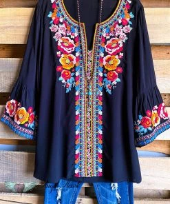 Andree AHB EXCLUSIVE: Waltzing Wonder Top - Black What's New