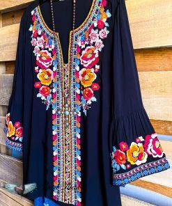 Andree AHB EXCLUSIVE: Waltzing Wonder Top - Black What's New