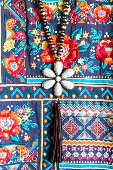 Your Fashion Wholesale What's New Flower Power Necklace - Ivory 3 Your Fashion Wholesale What's New Flower Power Necklace - Ivory