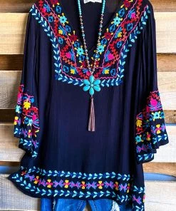 A&A What's New AHB EXCLUSIVE: The Next Look Tunic - Black