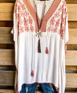 Your Fashion Wholesale What's New Flower Power Necklace - Ivory 11 Your Fashion Wholesale What's New Flower Power Necklace - Ivory