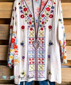 A&A AHB EXCLUSIVE: Spin You Around Tunic - Ivory What's New